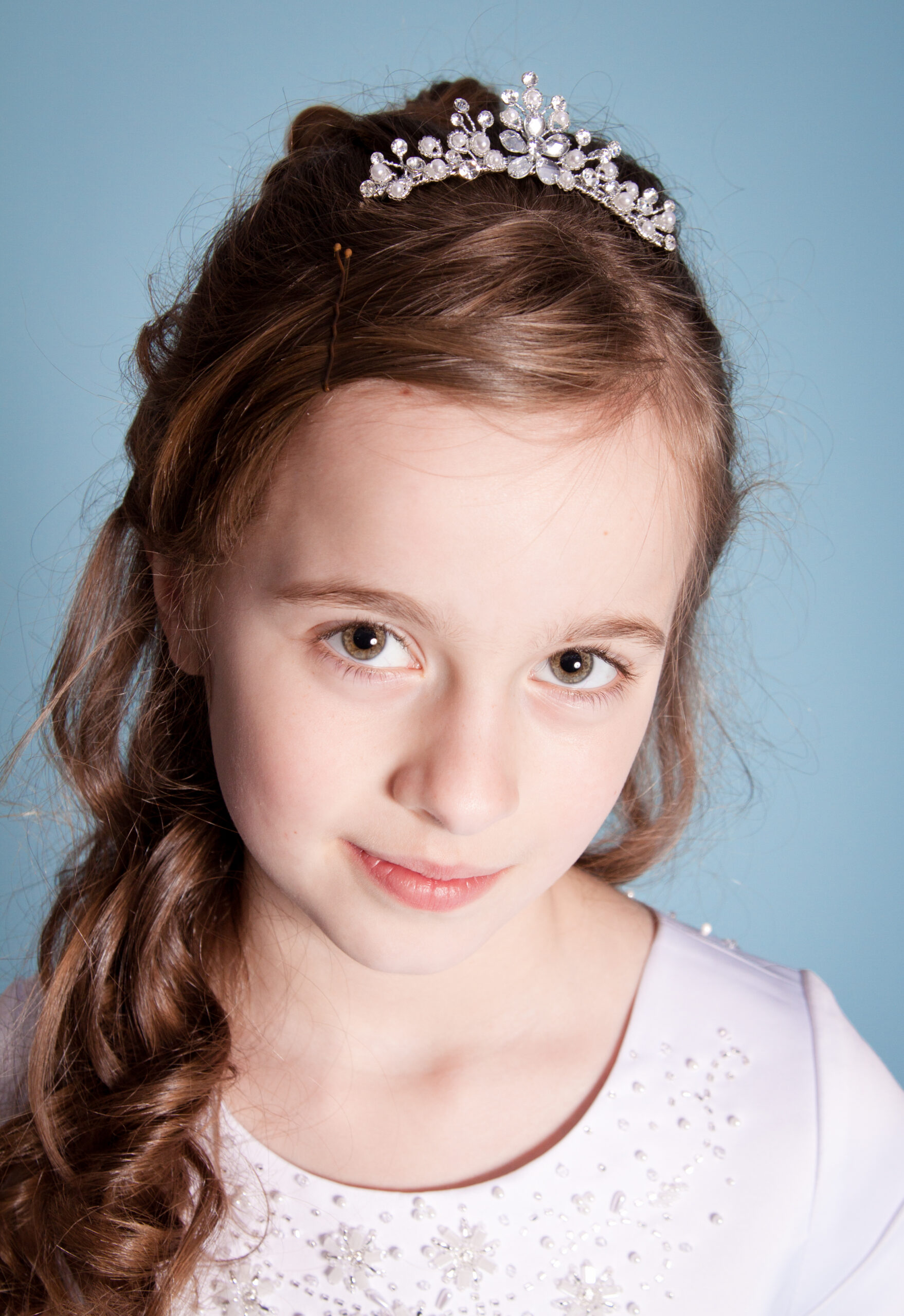A little girl with crown in her head